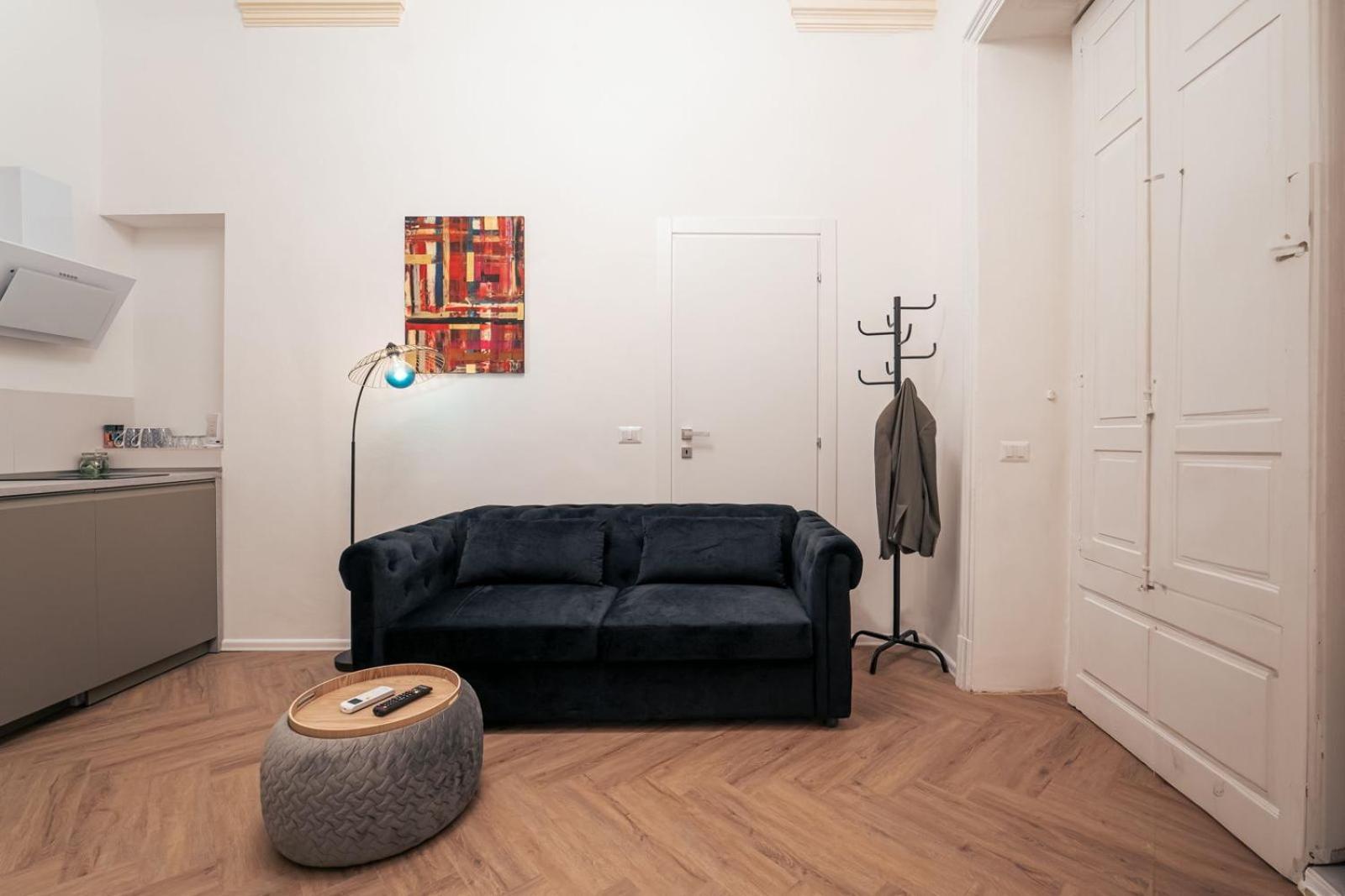 Elegant Design Apartment In Historical City Center Катания Екстериор снимка