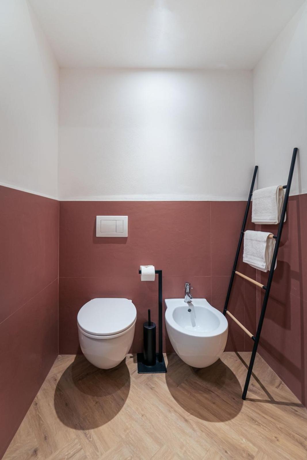 Elegant Design Apartment In Historical City Center Катания Екстериор снимка