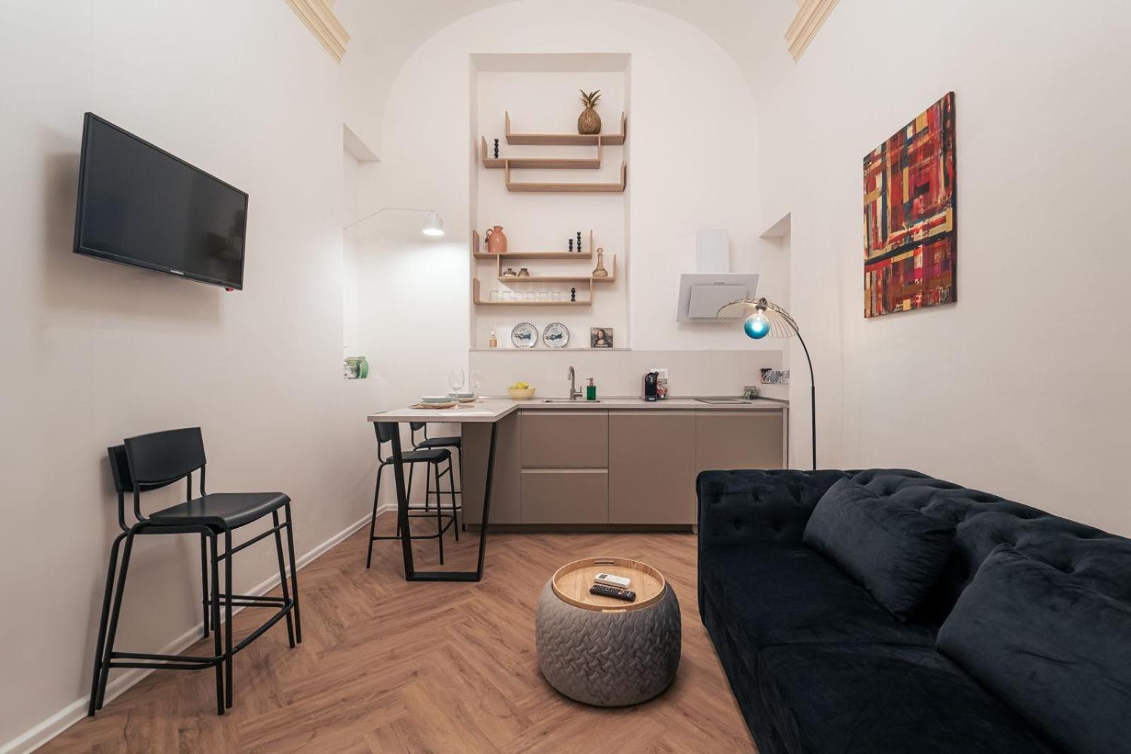 Elegant Design Apartment In Historical City Center Катания Екстериор снимка