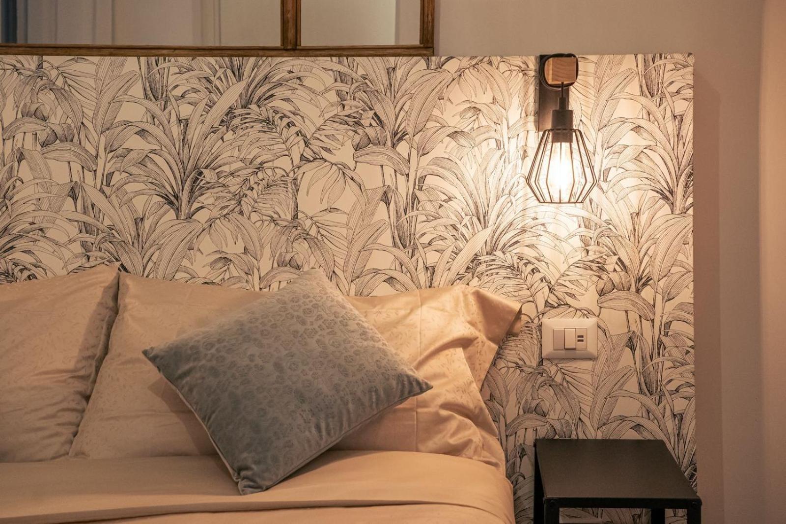 Elegant Design Apartment In Historical City Center Катания Екстериор снимка
